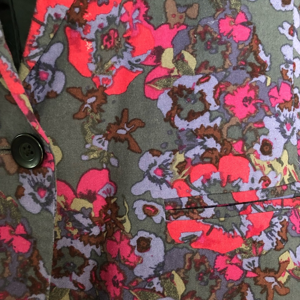 Silence + Noise Floral Blazer from Urban Outfitters - Picture 4 of 6
